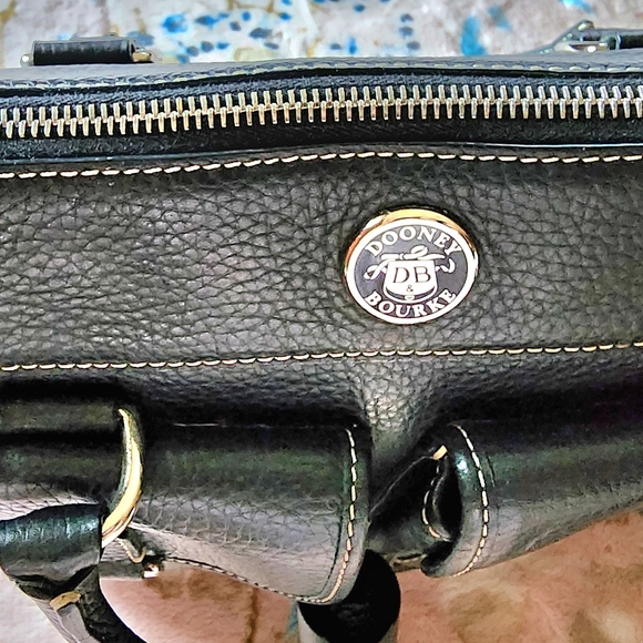 Vintage Dooney and Bourke.  Black  Very clean and well loved. - Picture 10 of 17
